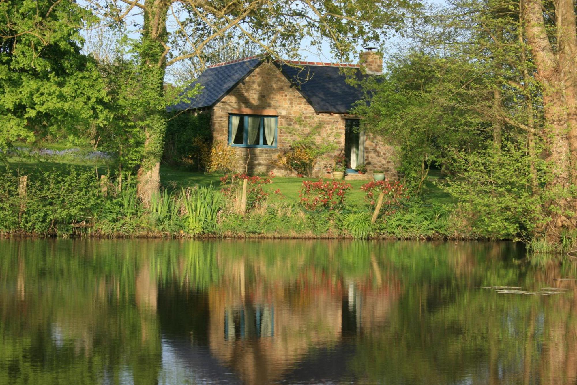 Bed and Breakfast Au Pont Ricoul Saint-Pierre-de-Plesguen Exterior foto