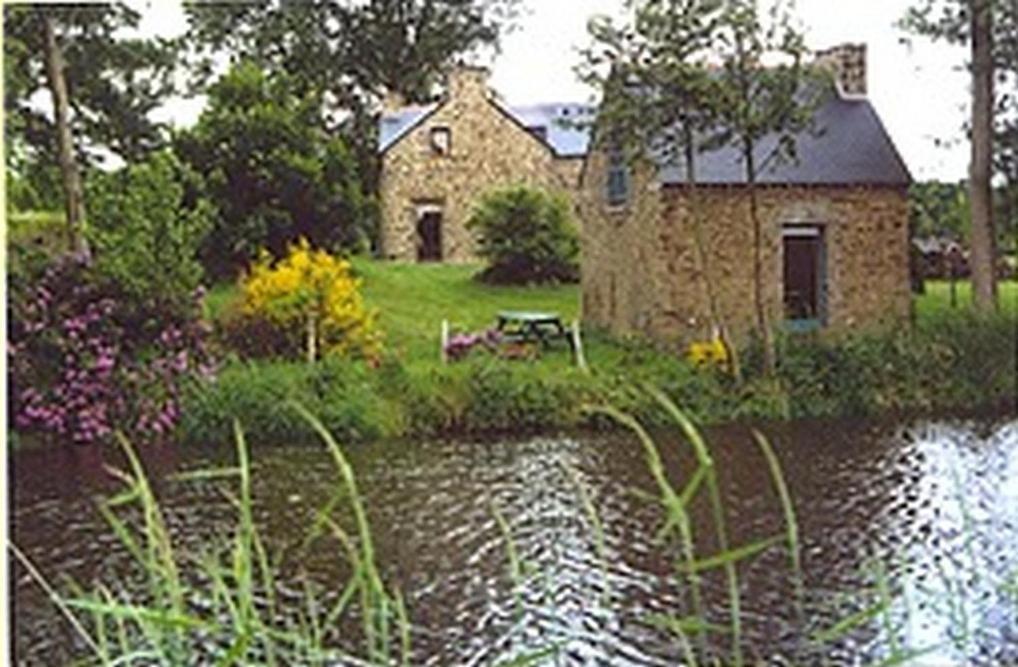 Bed and Breakfast Au Pont Ricoul Saint-Pierre-de-Plesguen Exterior foto