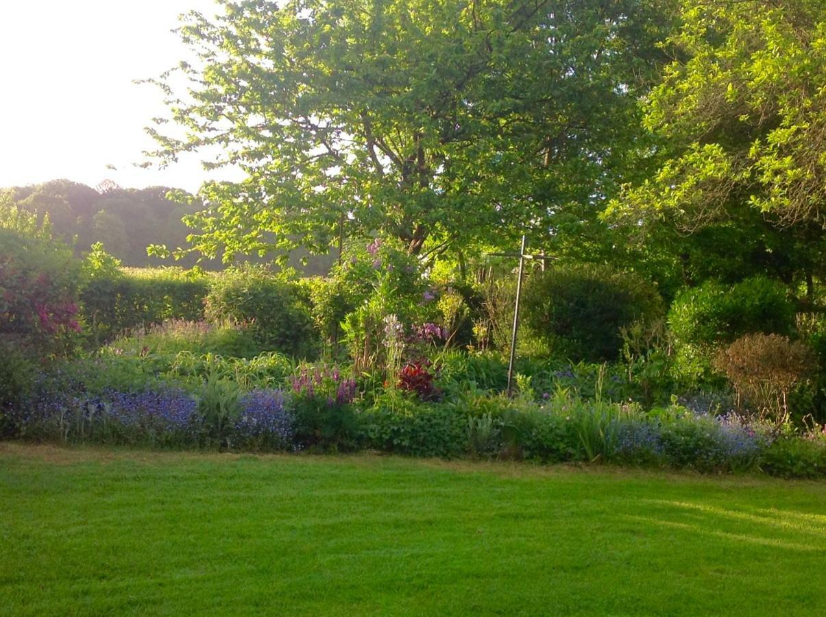 Bed and Breakfast Au Pont Ricoul Saint-Pierre-de-Plesguen Exterior foto